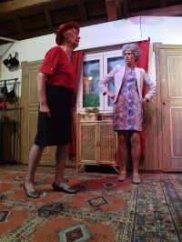 Entsetzt treffen Michaela Reiter und Wilma Bendele aufeinander ... - was ist da am Laufen??