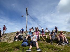 Was könnte schöner sein! Die Wanderer lassen sich auf dem Gipfel des Ifen ihr Vesper schmecken!!