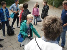 Am Nachmittag treffen sich alle Teilnehmer an der Sporthalle