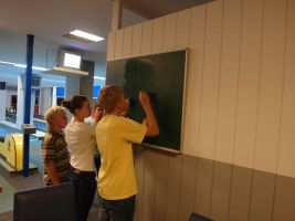 An der Tafel wird das TANNENBAUM-SPIEL vorbereitet