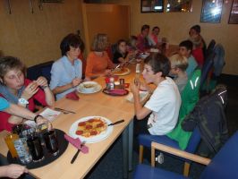 Mit einem gemeinsamen Imbiss endet der Kegelnachmittag ...