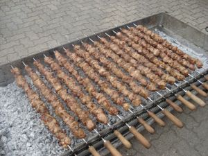 der Rebknorzenspießbraten kurz vor dem Servieren