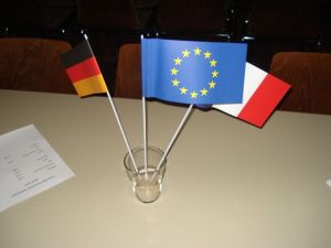 Die Tische im Saal des Feuerwehrhauses waren dem Anlass entsprechend dekoriert