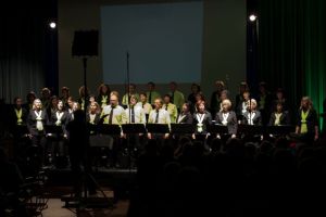 Die STIMMGABEL mit neuem Choroutfit auf der Bühne