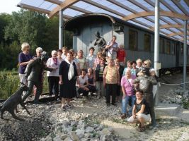 Die Ausflugsgruppe am Bahnhof in Durlesbach
