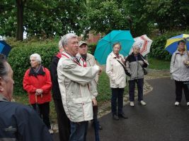 Wanderführer Albert Bock erklärt die Route