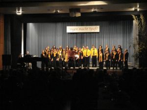 Der Chor STIMMGABEL eröffnet den Abend