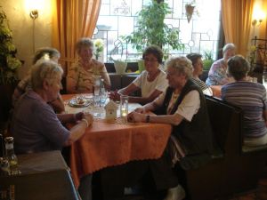 Gemütlicher Abschluss bei einer gemeinsamen Abendeinkehr