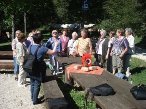 Der Frauenchor singt unter der Leitung von Vizedirigentin Christine Wellner