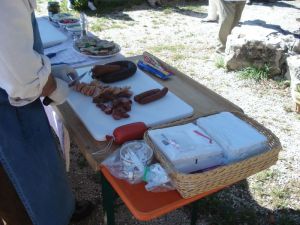 Hm, hier wird die Wurst frisch zugeschnitten