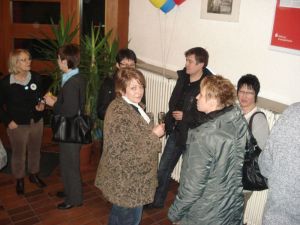 Hier einige Sängerinnen und Sänger des Chors STIMMGABEL