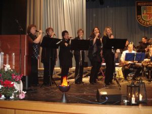 Die Backgroundgruppe mit Sängerinnen der STIMMGABEL