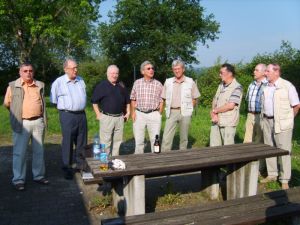 Die Sänger des Männerchors bringen ganz spontan ein Ständle dar