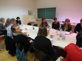 Abends beim geselligen Beisammensein 