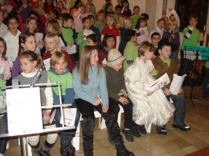 Die Akteure warten auf ihre Einsätze als Sprecher