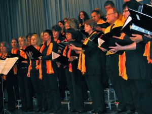 Der Chor STIMMGABEL eröffnet das Konzert