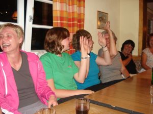 Den ganzen Abend über gibt es viel zu lachen