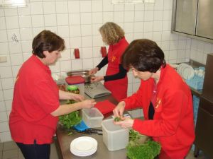 Am Nachmittag starten die Vorbereitungen in der Küche