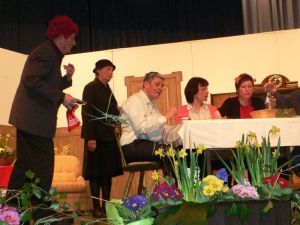 Am Ende der Veranstaltung wird noch das Theaterstück DAM OND BÜBLE spritzig zur Aufführung gebracht 